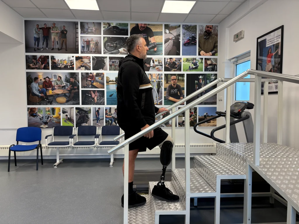 Vežbe sa potkolenom protezom za poboljšanje ravnoteže, snage i pravilnog hoda